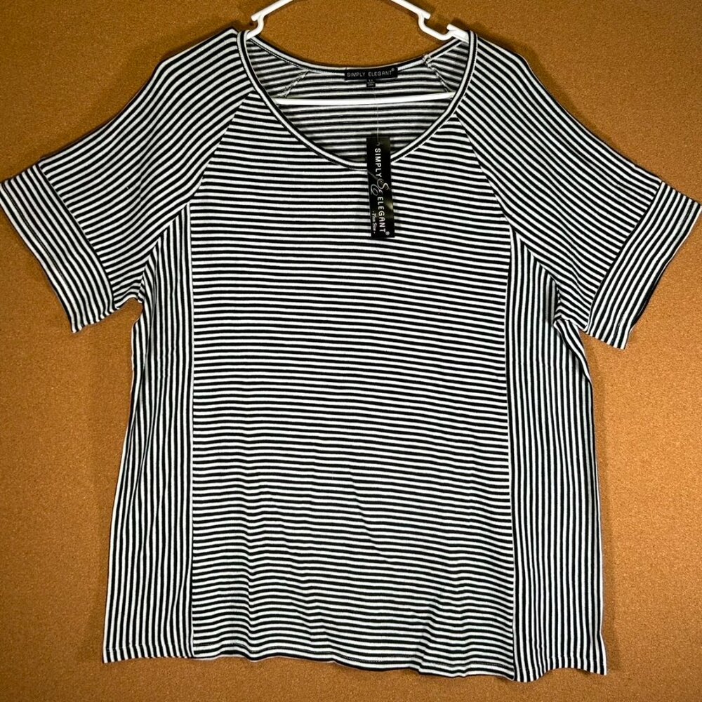 Simply Elegant Plus Women 1X Black & White Lines Tshirt Top Blouse Short Sleeve